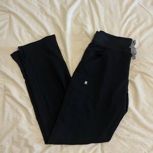 Women’s figs pants